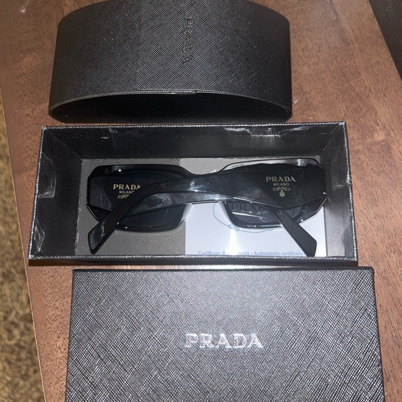 Prada sunglasses - Picture 1 of 3